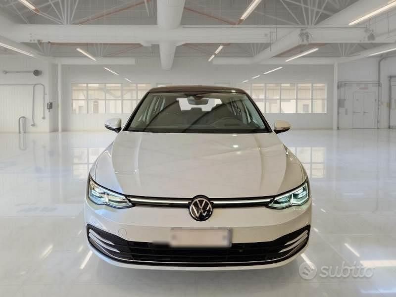 Begagnad VW Golf VIII Style 204 HK (150 kW) 2022 Vit Sedan