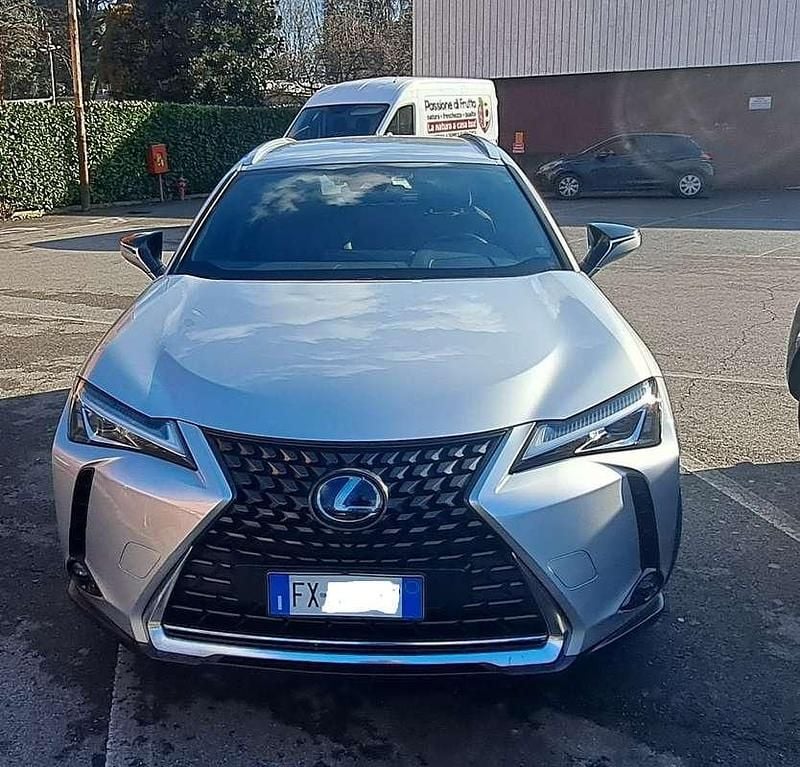 Argento Usata 2019 Lexus UX 250h Business Edition SUV | 21.000 € (Buon prezzo) - Immagine 1/4