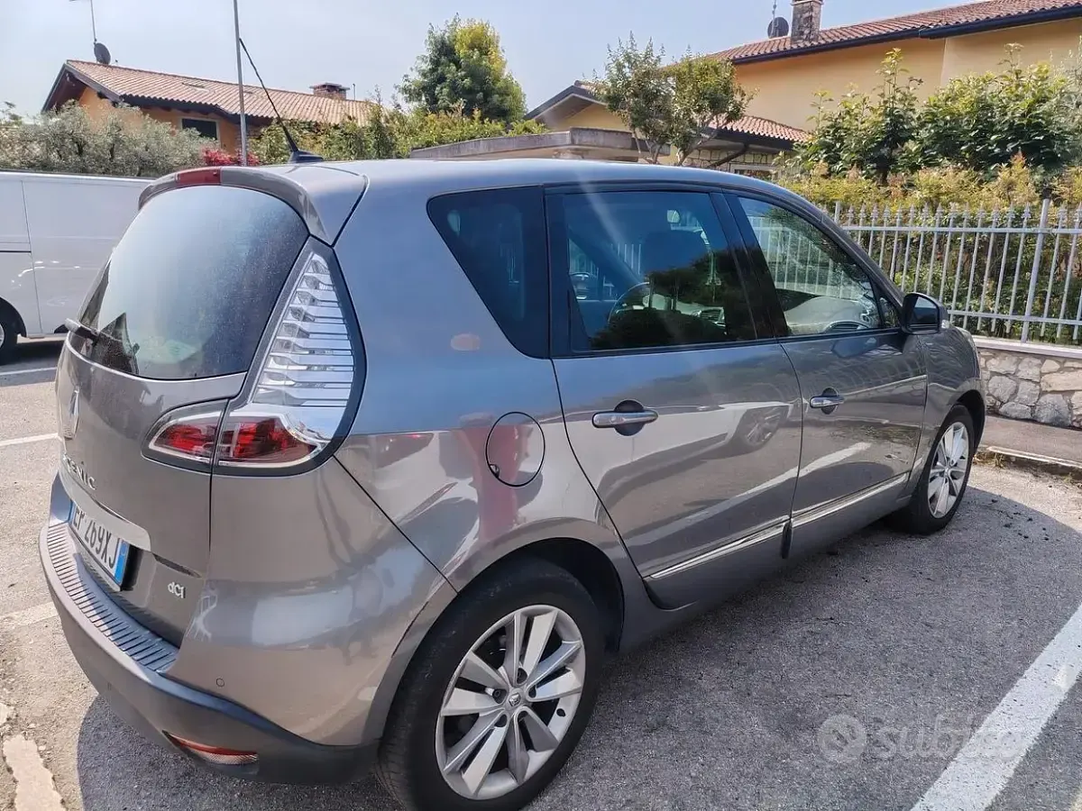 Usata Renault Scénic III Bose Edition 131 CV (96 kW) 2013 Grigio Monovolume