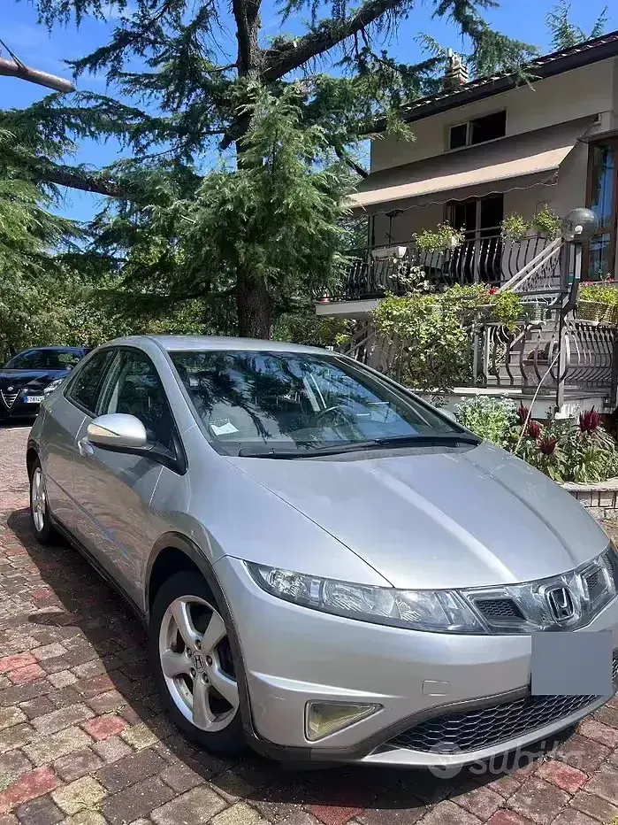 Usata Honda Civic 99 CV (72 kW) 2011 Grigio Berlina