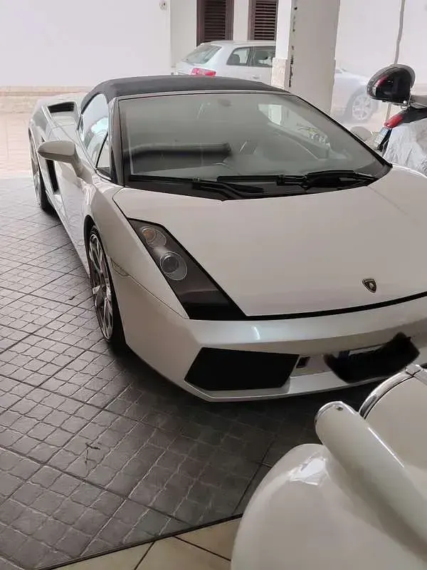 Usata Lamborghini Gallardo 519 CV (381 kW) 2006 Bianco Cabrio