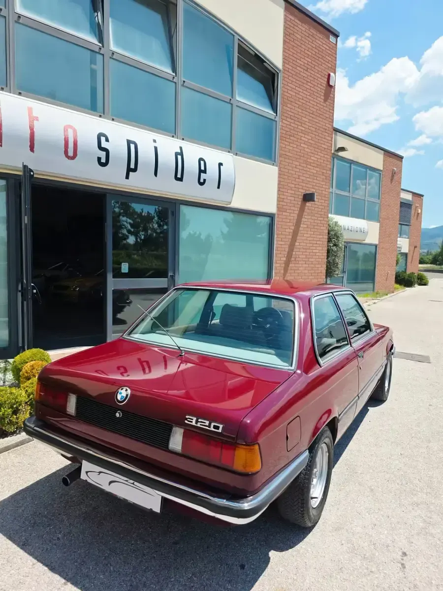 Usata BMW 320 Efficient Dynamics 97 CV (71 kW) 1977 Rosso Coupé
