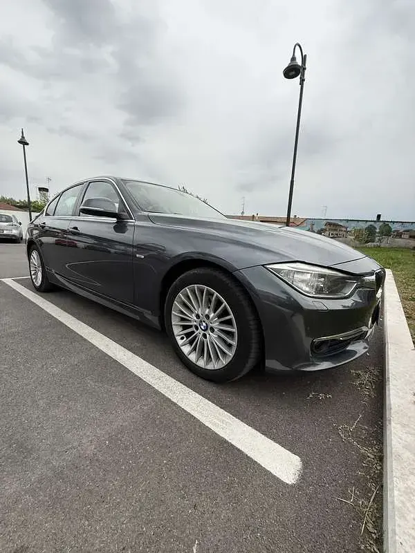 Usata BMW 320 Luxury Line 184 CV (135 kW) 2013 Grigio Berlina