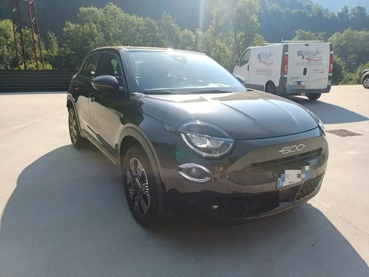 Usata Fiat 600 135 CV (99 kW) 2025 Nero SUV