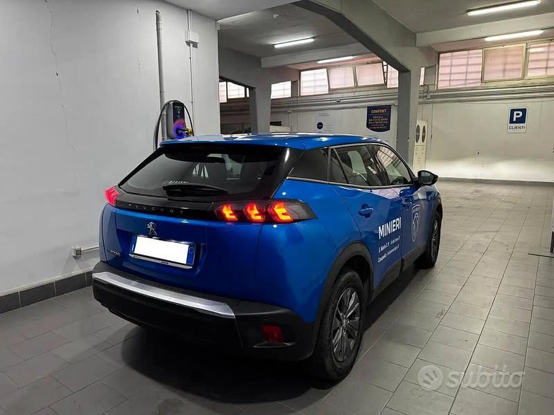 Usata Peugeot 2008 Active 100 kW (136 CV) 2022 Blu SUV