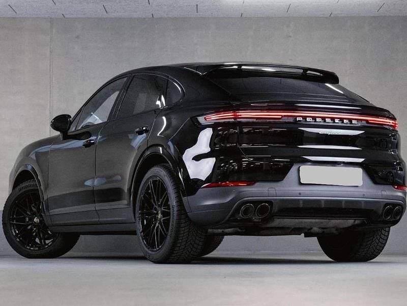 Usata Porsche Cayenne Coupe 354 CV (260 kW) 2024 Nero metallizzato Coupé