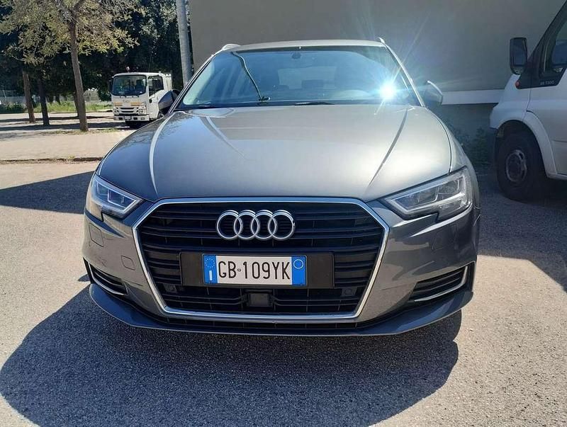 Usata Audi A3 Ambiente 131 CV (96 kW) 2019 Grigio Berlina