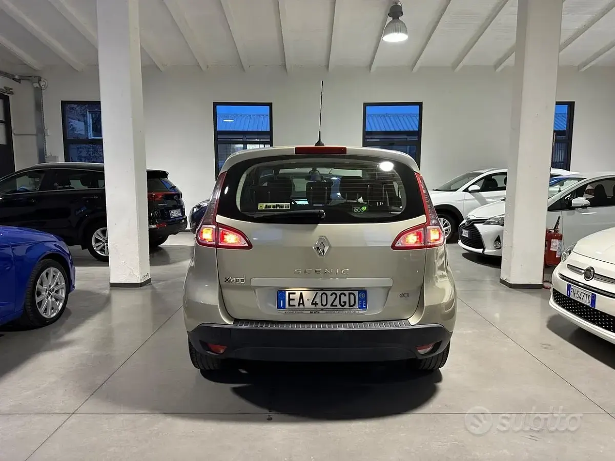 Usata Renault Scenic E-Tech Luxe 110 CV (80 kW) 2010 Grigio Monovolume