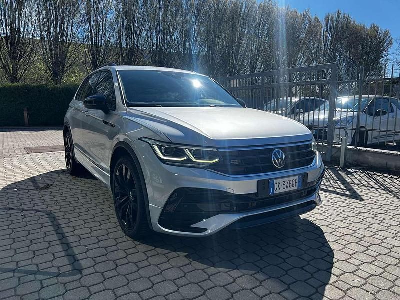 Usata VW Tiguan R-line 200 CV (147 kW) 2022 Argento SUV