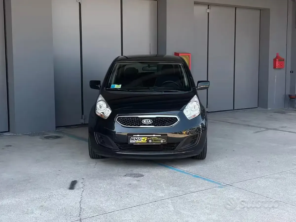 Usata Kia Venga 90 CV (66 kW) 2013 Nero Utilitaria