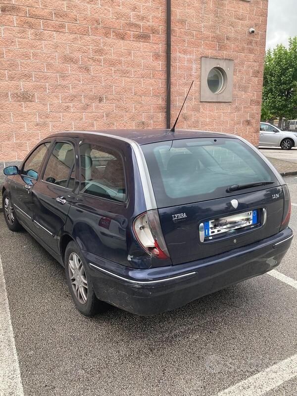 Usata Lancia Lybra 116 CV (85 kW) 2006 Blu Station wagon