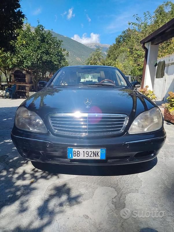 Nero Usata 1999 Mercedes S320 Tre volumi | 6790 € (Buon prezzo) - Immagine 1/4