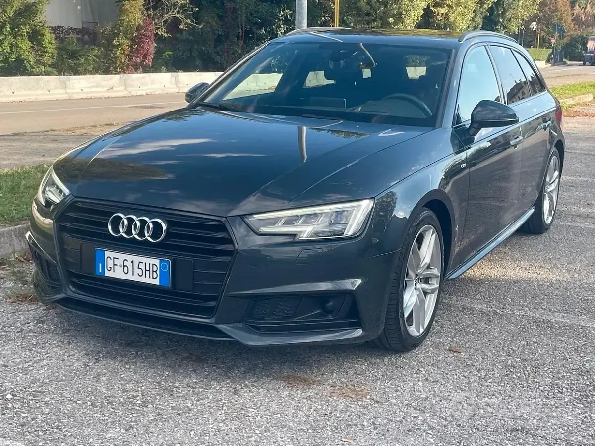 Usata Audi A4 S-Line 190 CV (139 kW) 2018 Grigio Station wagon
