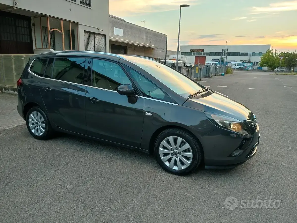 Usata Opel Zafira Cosmo 150 CV (110 kW) 2014 Grigio Monovolume