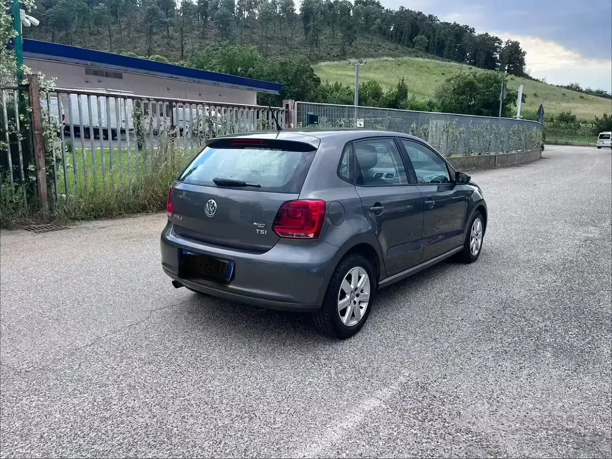 Usata VW Polo Highline 85 CV (62 kW) 2011 Grigio Utilitaria