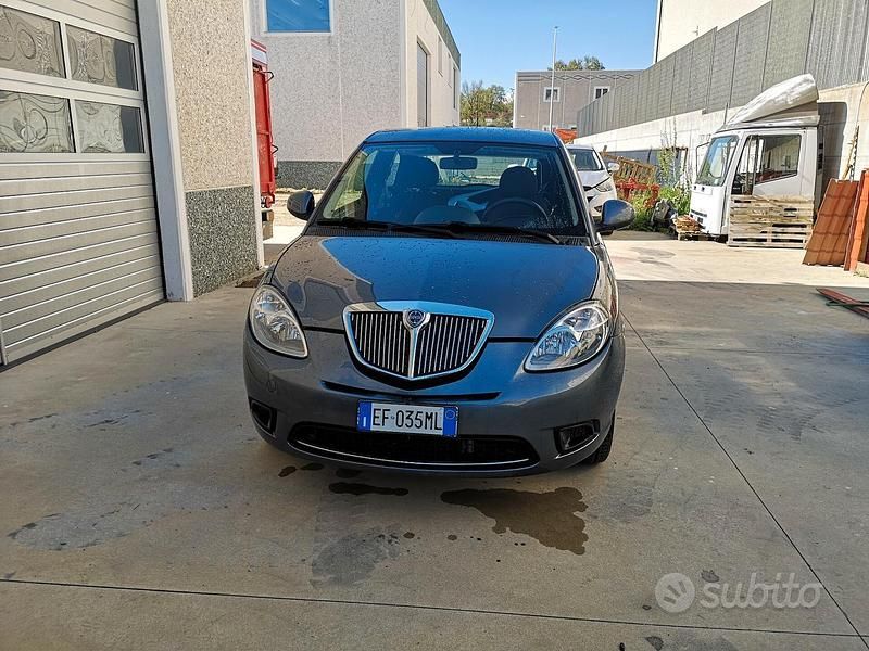 Usata Lancia Ypsilon 75 CV (55 kW) 2011 Grigio Utilitaria