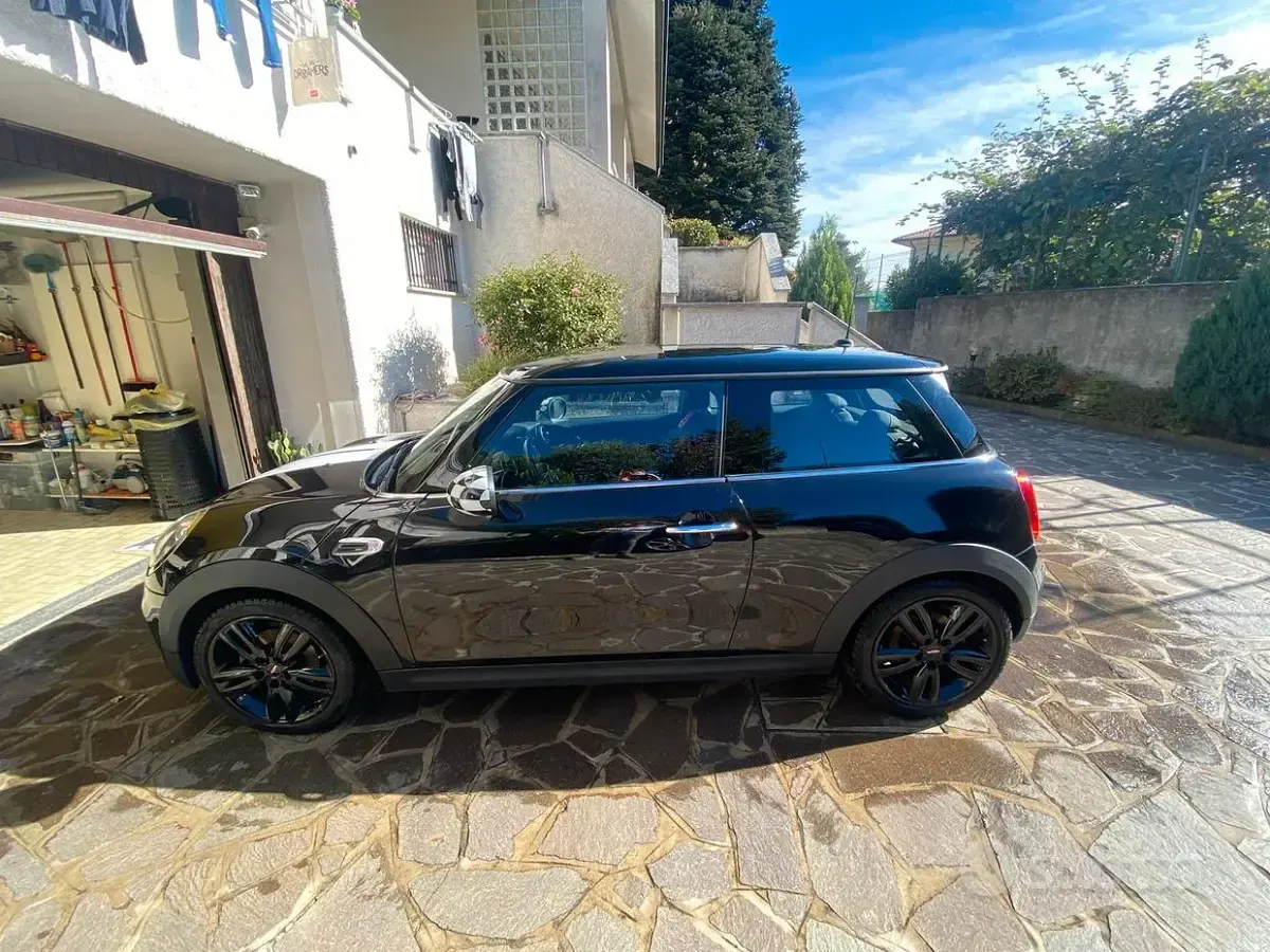 Usata Mini ONE 75 CV (55 kW) 2018 Nero Utilitaria