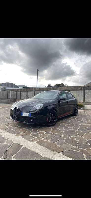 Nero Usata 2019 Alfa Romeo Giulietta Due volumi | 16.500 € (Molto cara) - Immagine 1/4