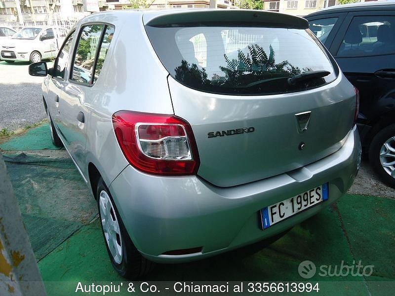 Usata Dacia Sandero Lauréate 75 CV (55 kW) 2016 Argento Berlina
