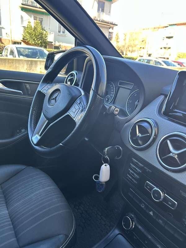 Usata Mercedes B180 Premium 109 CV (80 kW) 2013 Utilitaria