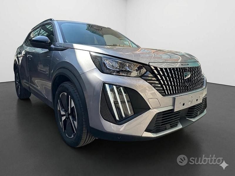 Usata Peugeot 2008 Allure+ 100 CV (73 kW) 2025 Grigio SUV
