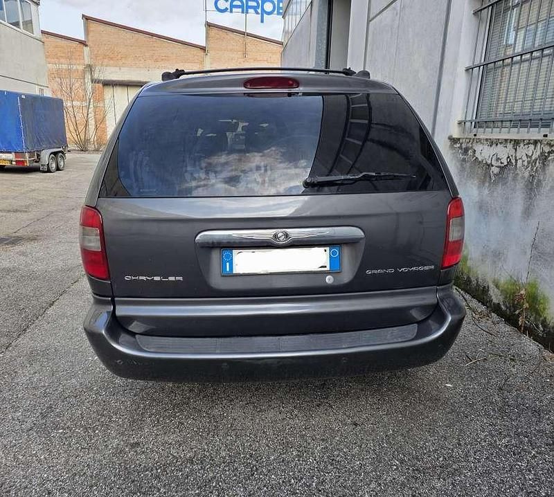 Usata Chrysler Grand Voyager Limited 174 CV (127 kW) 2005 Grigio Monovolume