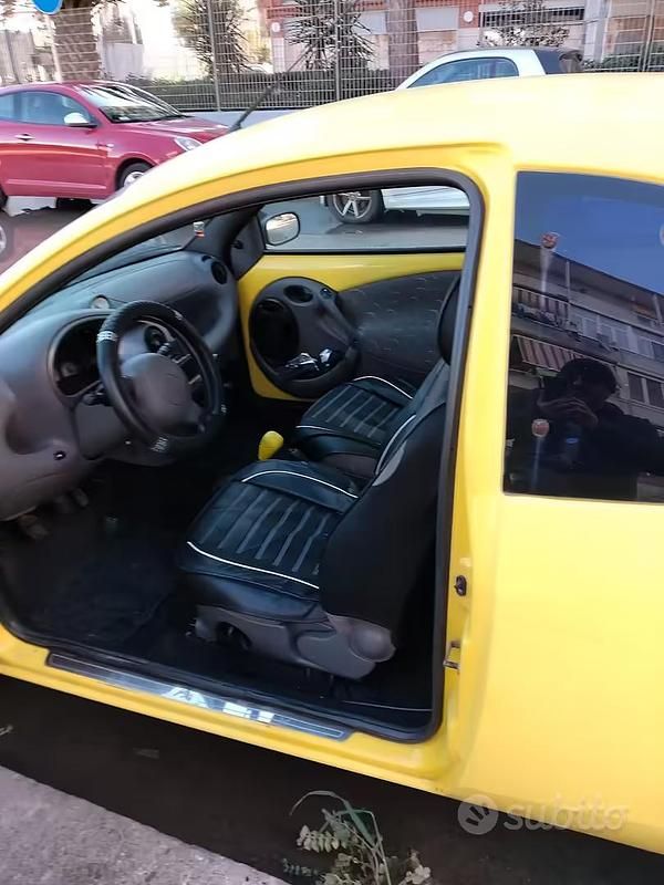 Usata Ford Ka 60 CV (44 kW) 2000 Giallo Utilitaria