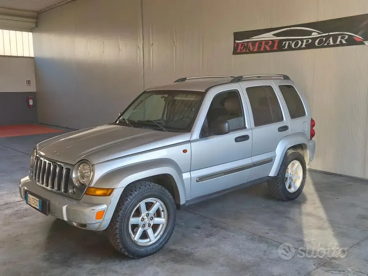 Second-hand Jeep Cherokee Limited 163 CP (119 kW) 2006 Gri SUV