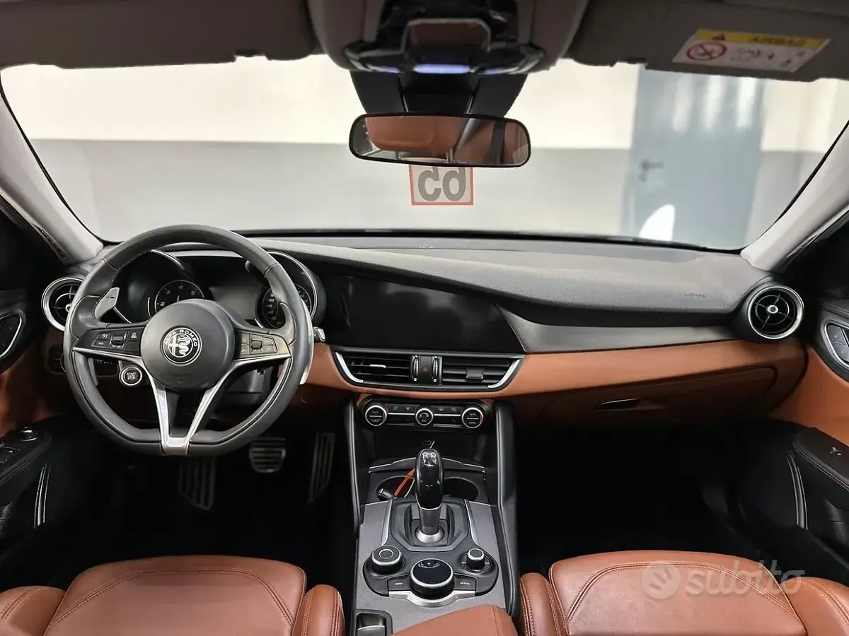 Begagnad Alfa Romeo Giulia Veloce 211 HK (155 kW) 2019 Grå Sedan
