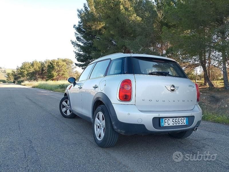 Käytetty Mini Cooper D Countryman 111 HP (81 kW) 2016 Harmaa Katumaasturi
