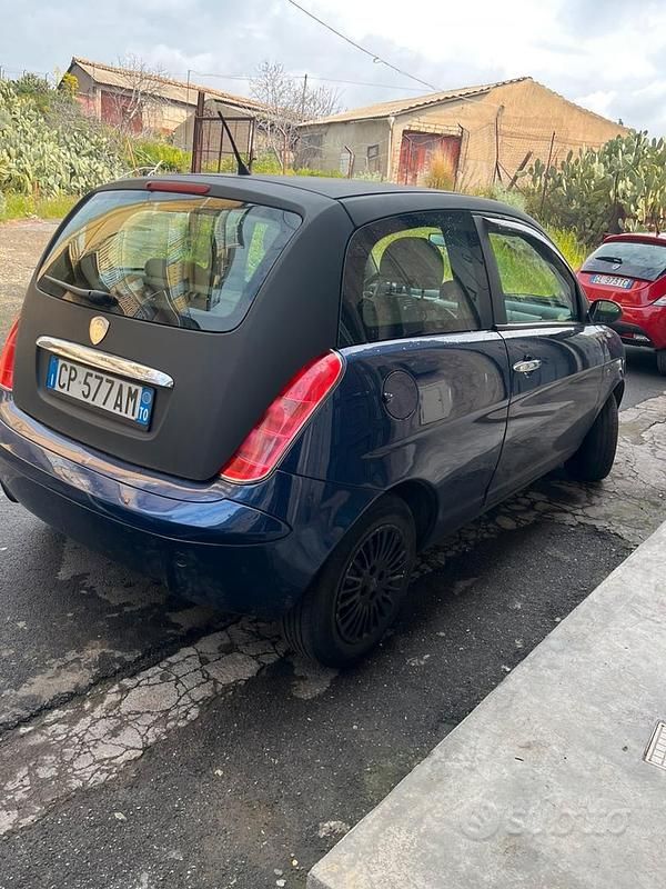 Usata Lancia Ypsilon 70 CV (51 kW) 2006 Blu Utilitaria