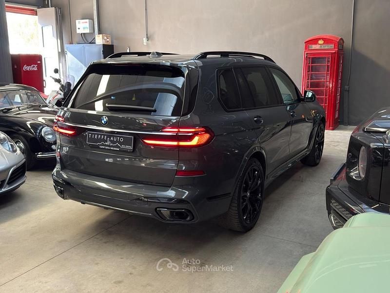 Usata BMW X7 340 CV (250 kW) 2022 Grigio scuro metallizzato SUV