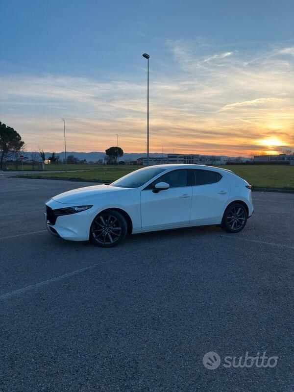 Bianco Usata 2022 Mazda 3 Tre volumi | 19.200 € (Buon prezzo) - Immagine 1/4