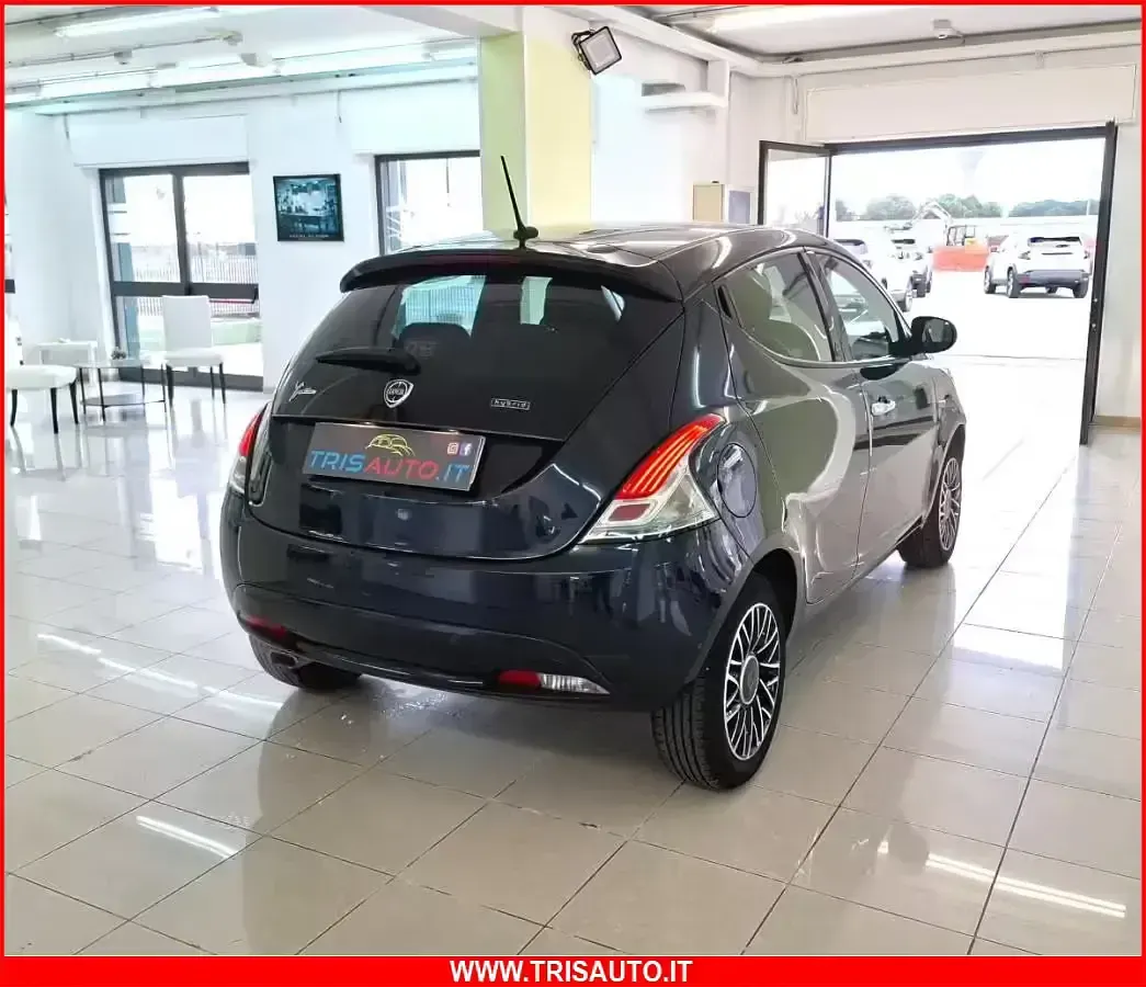 Usata Lancia Ypsilon 71 CV (52 kW) 2020 Blu Utilitaria