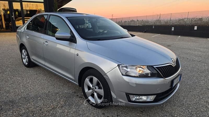 Usata Skoda Rapid Ambition 86 CV (63 kW) 2014 Argento Utilitaria