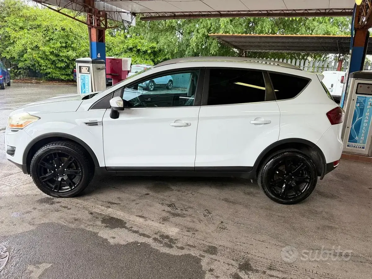 Usata Ford Kuga 140 CV (102 kW) 2011 Bianco SUV