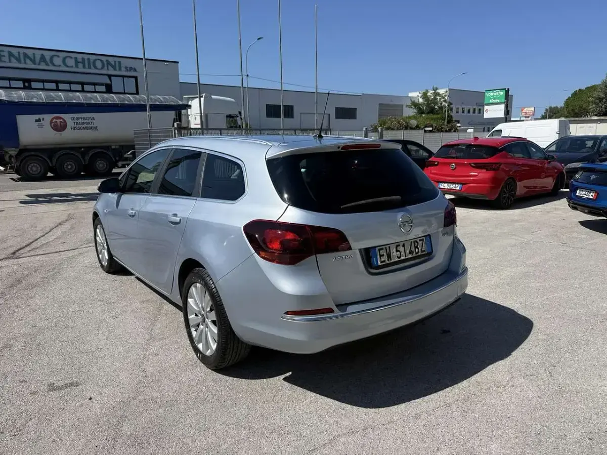 Usata Opel Astra Cosmo 110 CV (80 kW) 2014 Other Station wagon