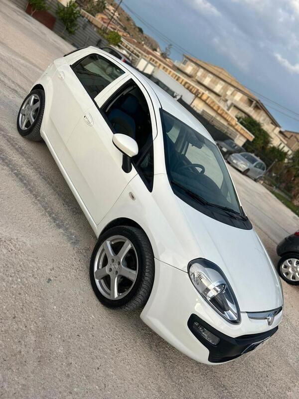 Usata Fiat Punto Evo Dynamic 75 CV (55 kW) 2011 Bianco Utilitaria