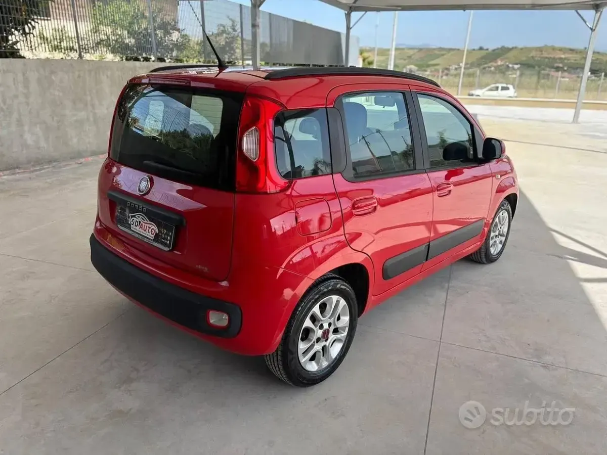 Usata Fiat Panda Lounge 95 CV (69 kW) 2017 Rosso Utilitaria