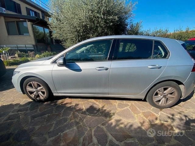 Grigio Usata 2021 VW Golf VIII Tre volumi | 15.500 € (Super prezzo) - Immagine 1/4
