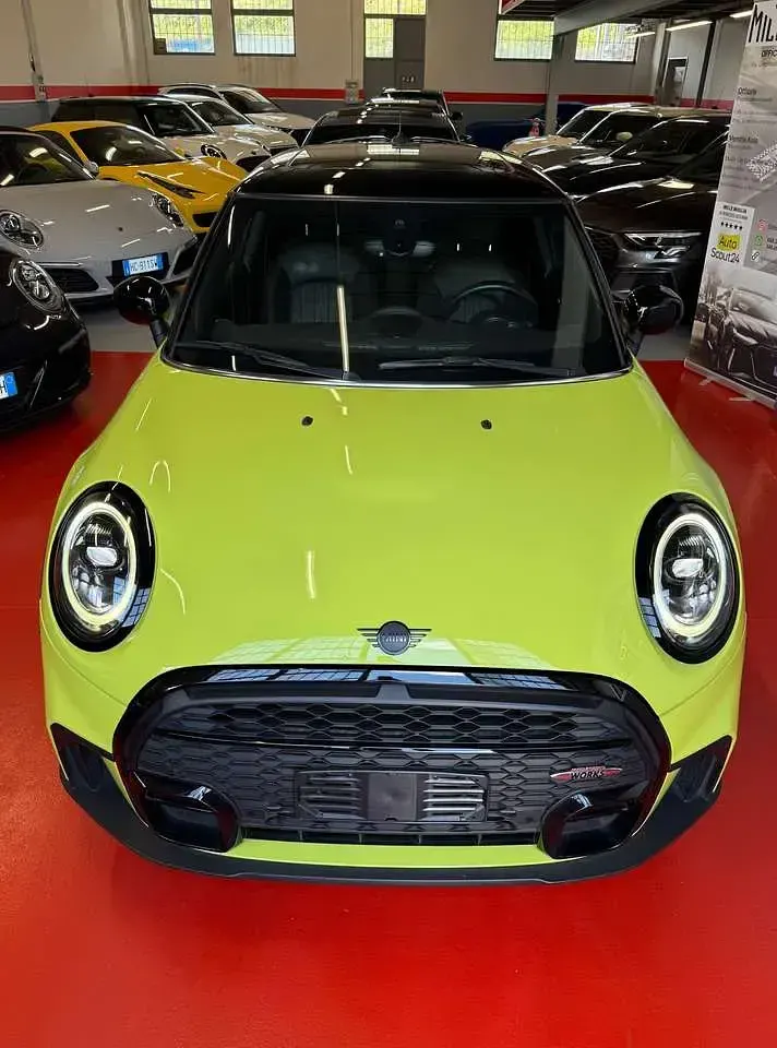 Usata Mini John Cooper Works 136 CV (100 kW) 2023 Lime yellow Utilitaria