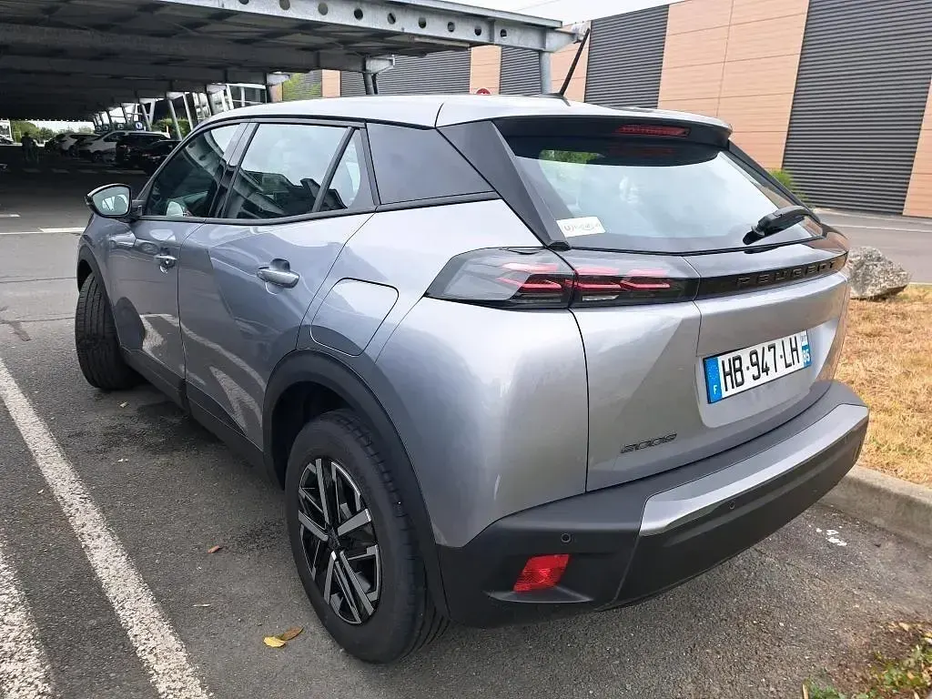 Usata Peugeot 2008 Style 102 CV (75 kW) 2025 Grigio SUV