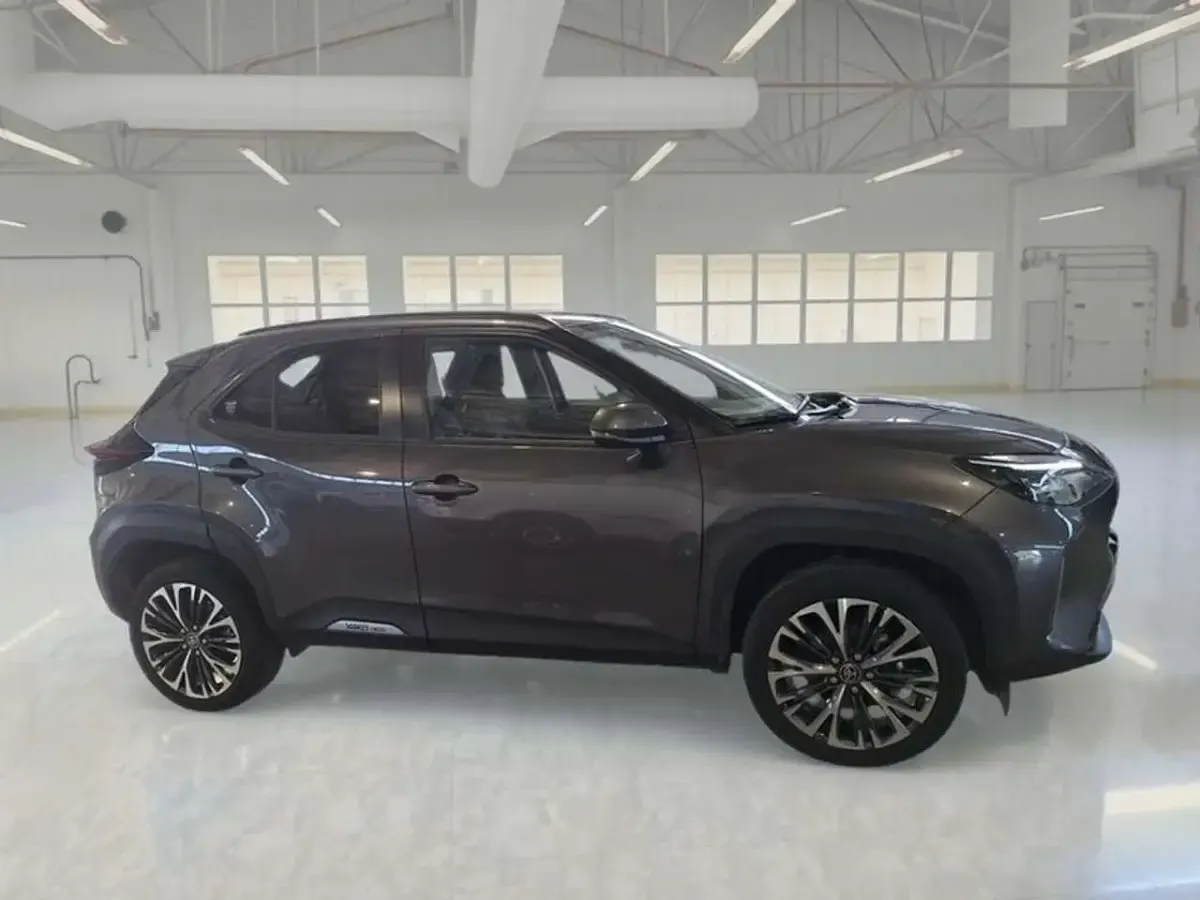 Usata Toyota Yaris Cross Lounge 92 CV (67 kW) 2023 Grigio SUV