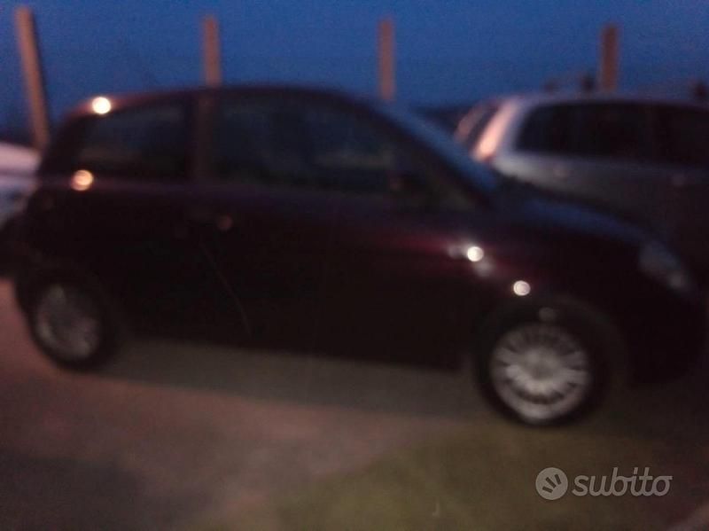 Rosso Usata 2009 Lancia Ypsilon Due volumi | 3000 € (Buon prezzo) - Immagine 1/4