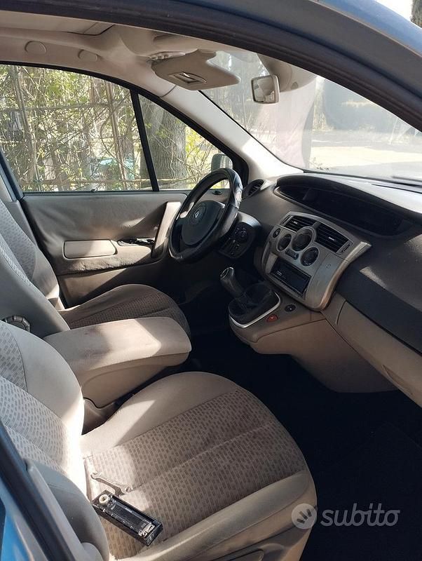 Usata Renault Scénic II 100 CV (73 kW) 2005 Blu Monovolume