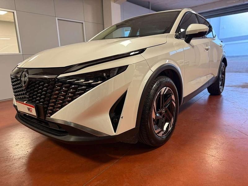 White pearl brillant Usata 2024 Nissan Qashqai N-Connecta SUV | 21.990 € (Super prezzo) - Immagine 1/4