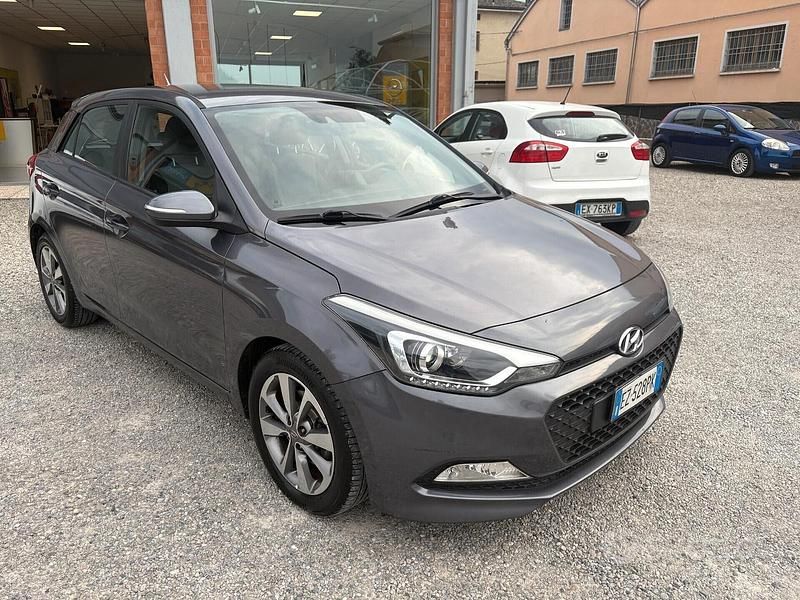 Usata Hyundai i20 75 CV (55 kW) 2015 Grigio Berlina