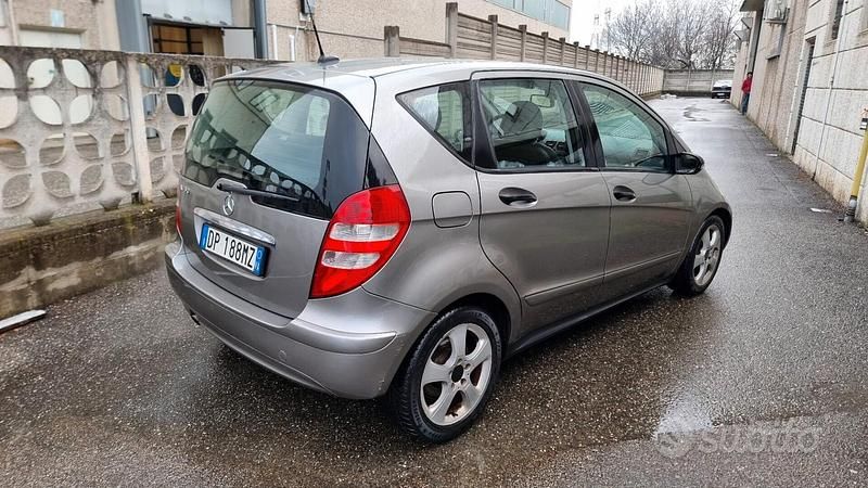 Käytetty Mercedes A150 Classic 95 HP (69 kW) 2007 Harmaa Sedan