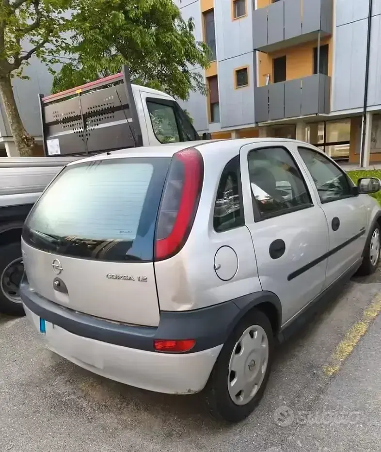 Usata Opel Corsa 75 CV (55 kW) 2002 Grigio Utilitaria
