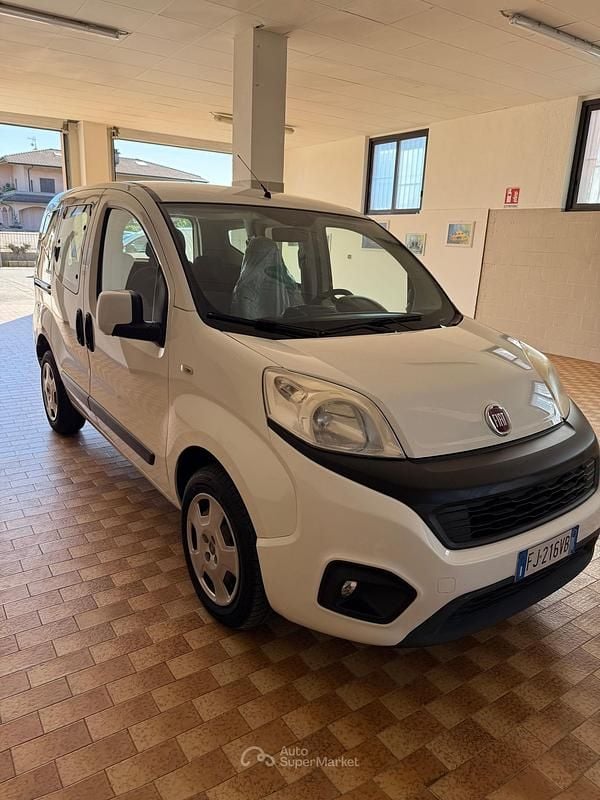 Bianco Usata 2017 Fiat Qubo Trekking Monovolume | 8300 € (Buon prezzo) - Immagine 1/4